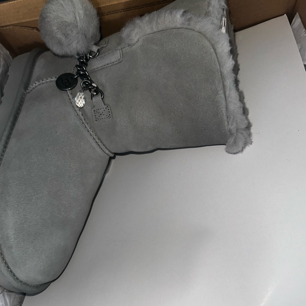 Ugg Boot - Picture 6 of 6